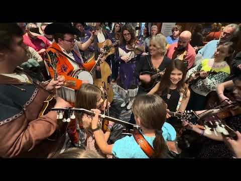 Bluegrass Magic! 🎻 Rhonda Vincent, The Kody Norris Show Jam at SPBGMA 'Drivin' Nails in My Coffin'