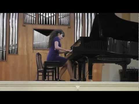 Ceyla Seyidova play piano