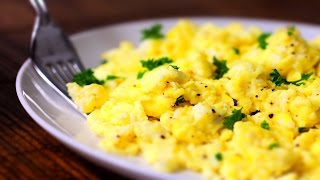 How To | Cook Scrambled Eggs In Microwave (QUICK)