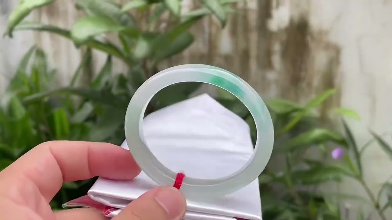 Core-Ice Green Floating Petal Oval Bangle