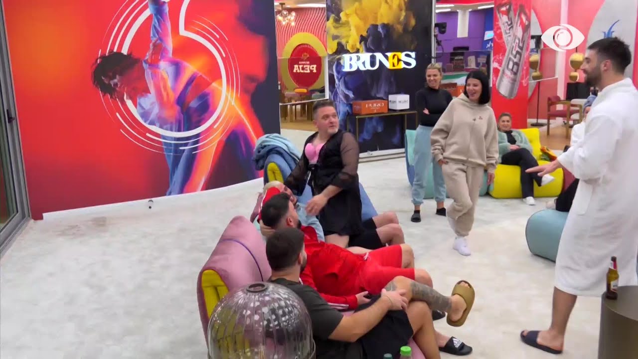 I veshur si femër, Juli i bën kërcim sensual Bardhit në prehër