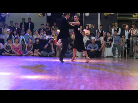  Neri Piliu  and  Yanina Quiñones  are  dancing  to  "  La Bruja  "  by  Juan D'Arienzo  at  Singapore International Tango Festival  in  2016