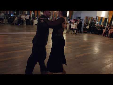 Argentine tango: Carlos & Maureen Urrego - Tango escenario