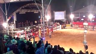 preview picture of video 'Monte Aprazível Rodeio Festival 2012 - Desafio do Bem - Netão vs. Touro Zangão (Clone Bandido)'