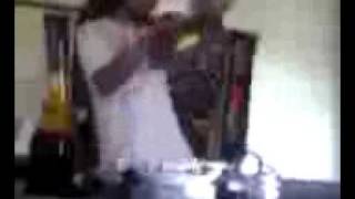 en coneccion!!!escuchando max romeo!!!