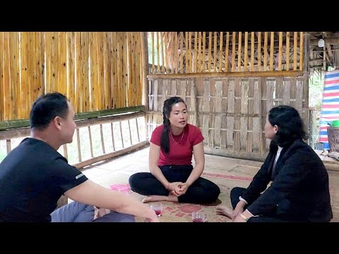 Hong was very surprised when Phong brought his mother to visit her house.