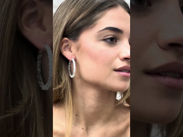 Vídeo relacionado con Swarovski Pendientes de aro Sommerset, Pendientes Pequeños con Borde Exterior de cada Pendiente Bañado en Tono Oro Delicadamente Adornado con un Pavé de Cristales Transparentes, Blancos