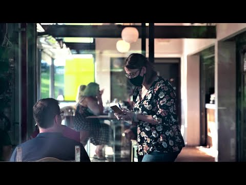 衛生官員反擊，各州放寬COVID規則 (Health officials push back as states relax COVID rules)