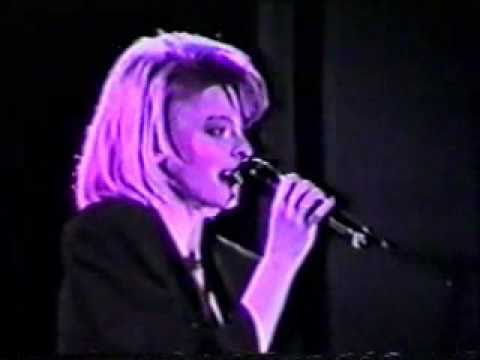 IVETA BARTOŠOVÁ-BLÍZKO NÁS (LIVE) - 1989