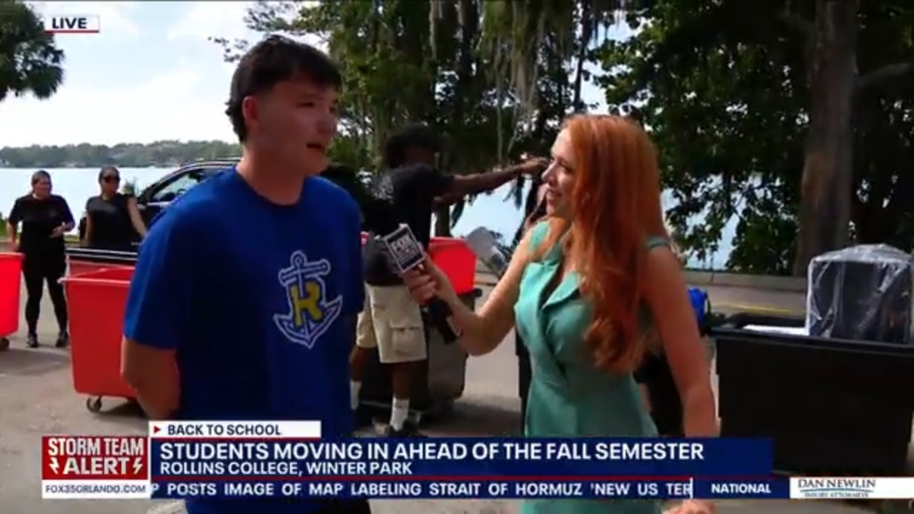 anchor talking with new student moving in