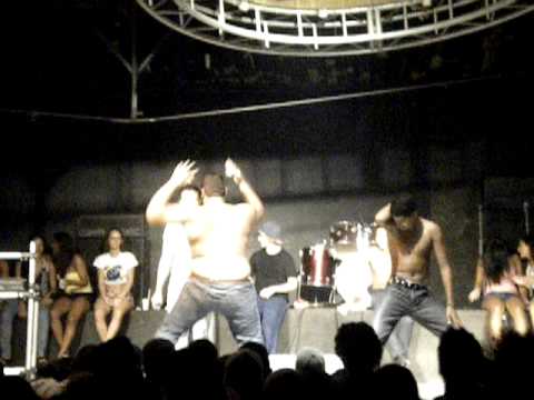 Favela funk party - hilarious dance off!!