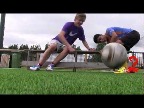 Notto og Azmar på fotballbanen 2