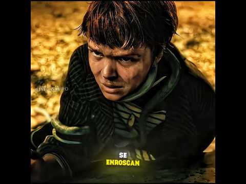 Un círculo de serpientes y con un sonido mágico se balanceó detrás de ella un día.😱