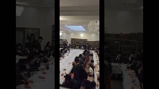 מוצאי 9 אב עם האדמו"ר ויזניץ ממונטריאול שהצטרף אליו אחיו מלונדון