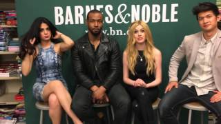 Mundie Moms chat with the cast of Shadowhunters