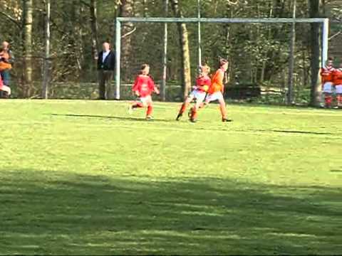 Oranje Wit F2 - GJS F1  02-04-2011  uitslag 1 - 6.wmv