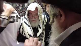 וידאו המלא! מרן אדמו"ר שליט"א בשמחת הברית מילה לישראל בן בוריס בחוה"מ פסח