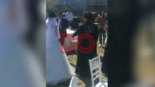 VIDEO Paranghelie pe timp de pandemie - Nuntă de țigani, întreruptă de polițiștii din Argeș 1 video