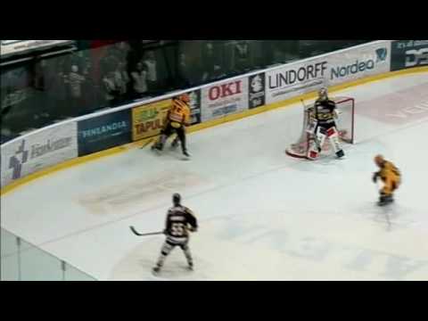 27.1.2009 Kärpät-Kalpa Niko Mikkolan Taklaus