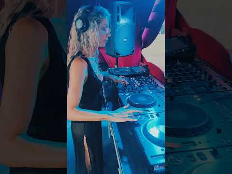 Rabbits eat lettuce 2025 👾🎶