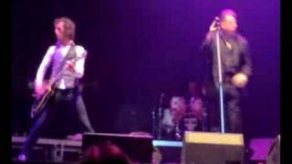 Loquillo.Todo el mundo ama a isabel y el ritmo del garaje