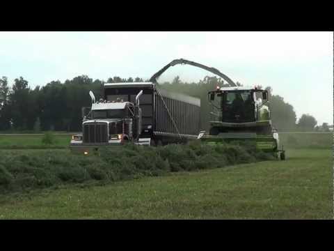 2012 Wisconsin Farm Show - Claas Jaguar 980 Forage Harvester
