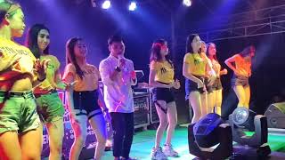 Download lagu MALUCCA berGOYANG 10 VOC BersamaPenyanyi Asli MALUCCA&🧚🏽‍♂️🧑‍🦰 Keluarga tuan rumah bergabung goyang mp3