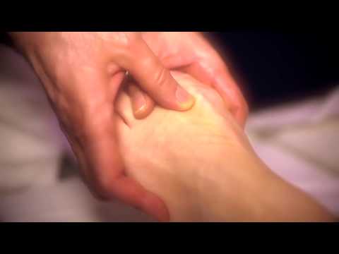 Madri di bambini con dermatite atopic Dermatite di atopic che sta ad adulti