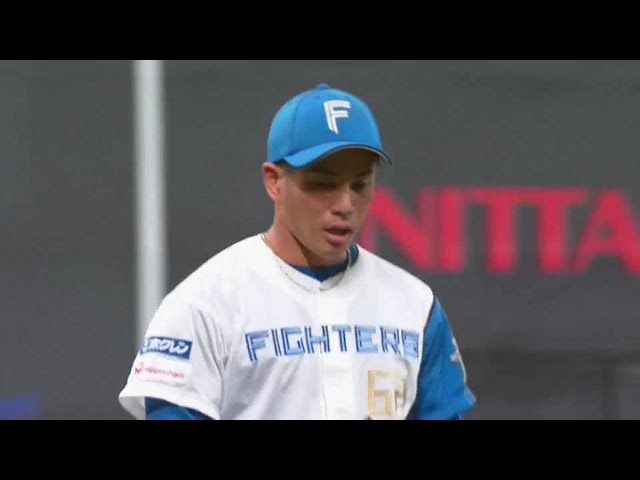 【8回表】嬉しいプロ初勝利!! ファイターズドラ6ルーキー・宮内春輝 ピンチの場面でサードフライに打ち取る!!  2023年5月5日 北海道日本ハムファイターズ 対 東北楽天ゴールデンイーグルス