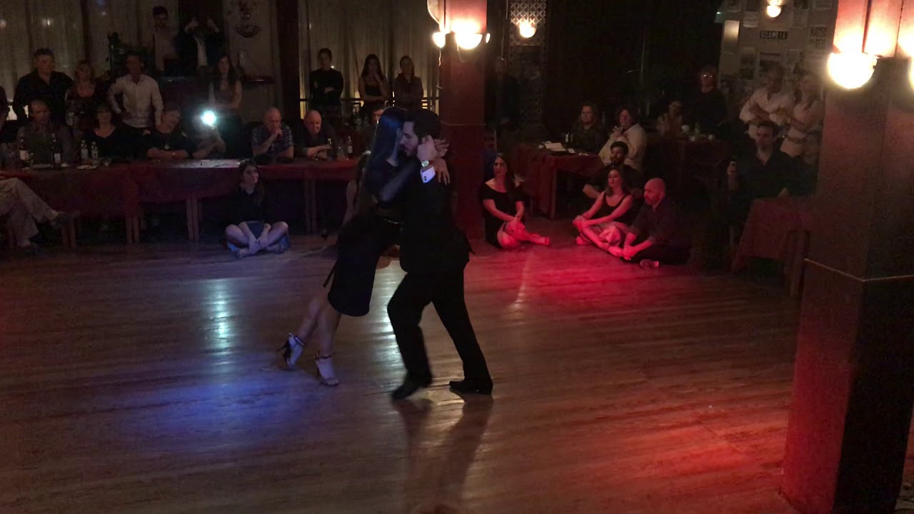 Natasha Lewinger y Haris Mihail - 1 "Para Dos"