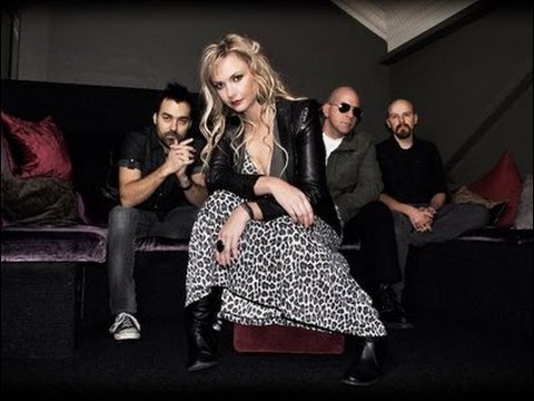 Squeaker - Let's Dance/Come Said The Boy live at The Gov