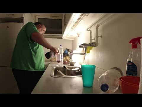 MongoTV_6947 - SPISER ZULU LAKRIDS OG DRIKKER SAFTEVAND OG LEGER MED FLIGHTRADAR24 TIRSDAG AFTEN