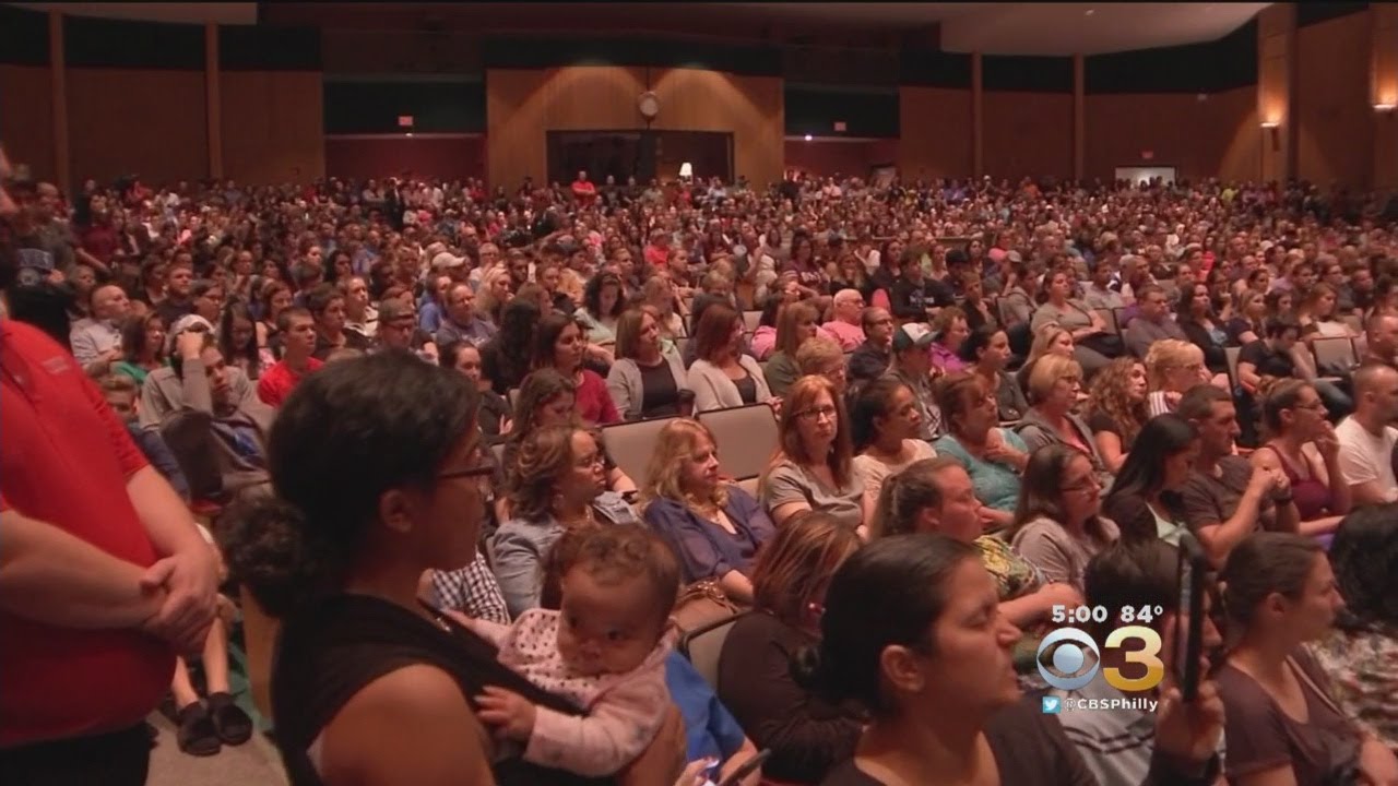 Hundreds Of Angry Parents Demanding Answers About Mold At School