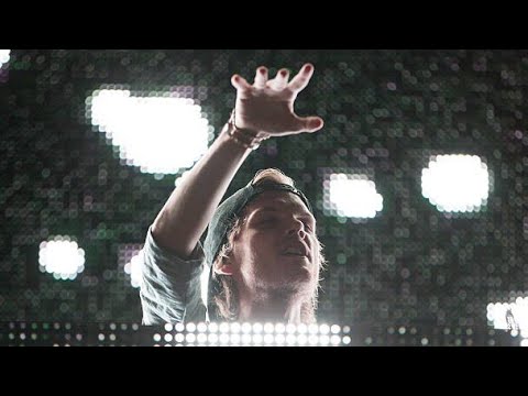 Avicii - O'riley Bong Into Darkness Live At Weenie Roast KROQ 2014