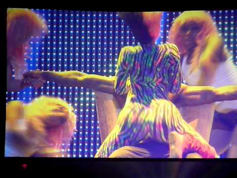 Nicki Minaj giving Lil Wayne a lap dance @ I Am Still Music Tour  (Bank Atlantic Center)