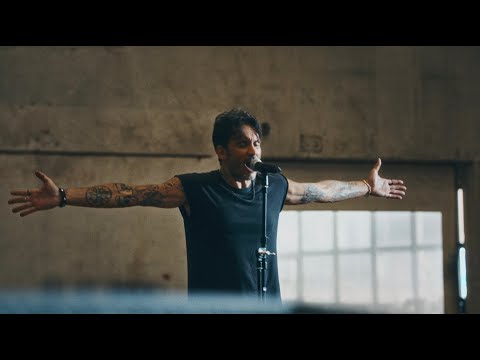 Fabrizio Moro - In un mondo di stronzi (Official Video)