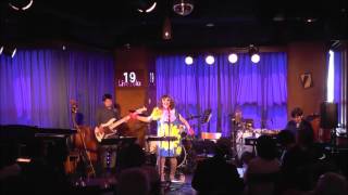 「空飛ぶトマト」  Yone