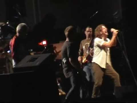Pearl Jam- Comatose (Berlin 2006)