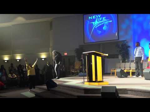 Tasha Cobbs Goes Old School!