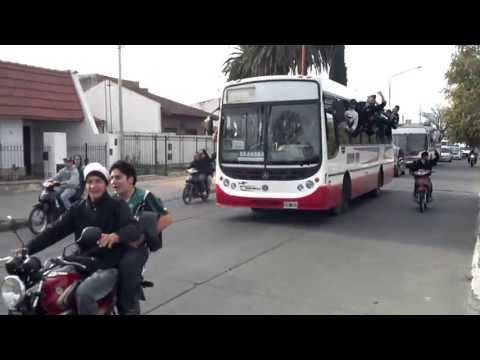 "La Gloriosa de Villa Mitre de caravana a villa rosas" Barra: La Gloriosa &bull; Club: Villa Mitre