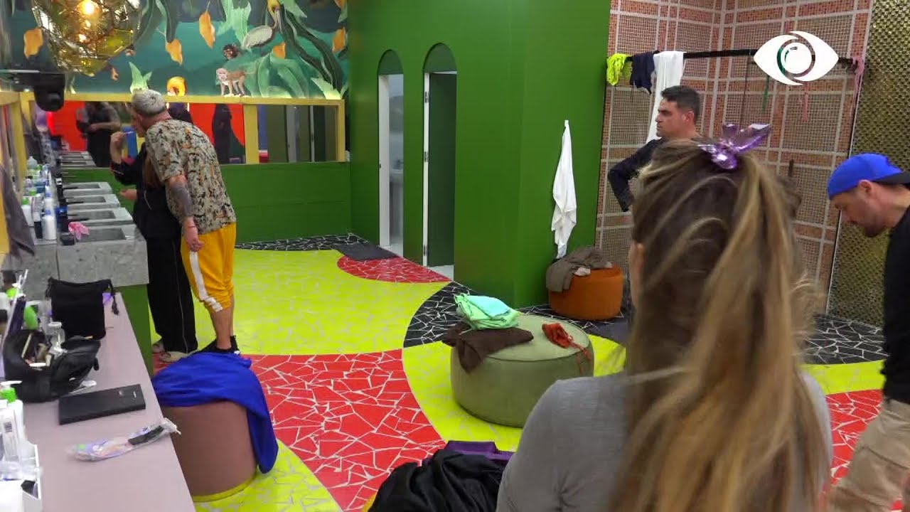 Je çapaçule ti/ Luizi puth Kiarën në faqe