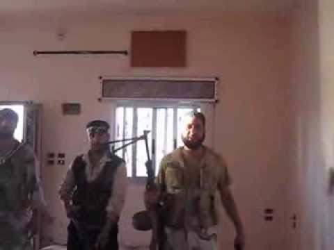 كلمة أحد المقاتلين بعد السيطرة على أحد المباني في قرية الفكة في الحسكة