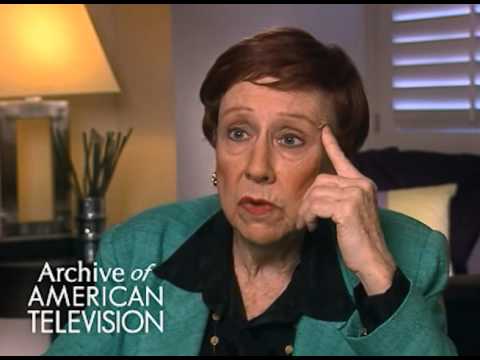 Jean Stapleton discusses how Edith Bunker evolved - EMMYTVLEGENDS.ORG