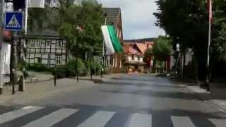 preview picture of video 'Adorf - Freischießen 2012 - Kamerafahrt vom Burghof zum Festplatz'