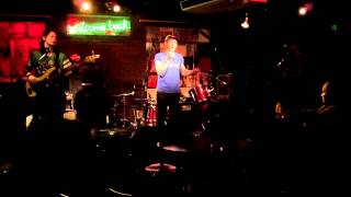 Lim-Poo 2013 0512 sink your teeth into that