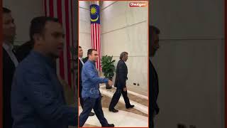 Download lagu Rajinikanth meets Malaysian Prime Minister Anwar Ibrahim #shorts mp3