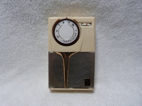 Standard model SR-F22 transistor radio (1957, Japan)