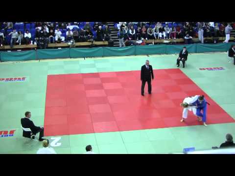 Gemma Gibbons takes on Caroline Kinnane at the 2013 British Championships