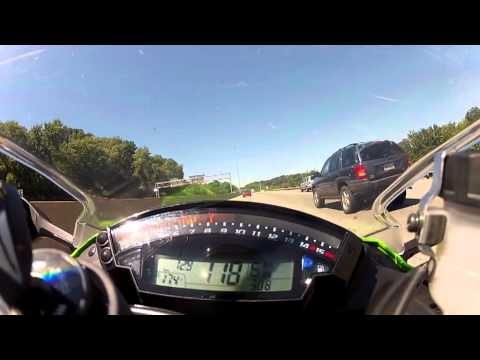 ZX10R in and out of traffic2.avi