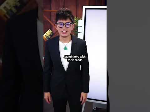 Do THIS with your hands in a presentation 🤷‍♂️